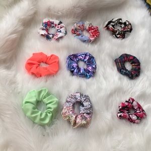 I’m selling some scrunchies